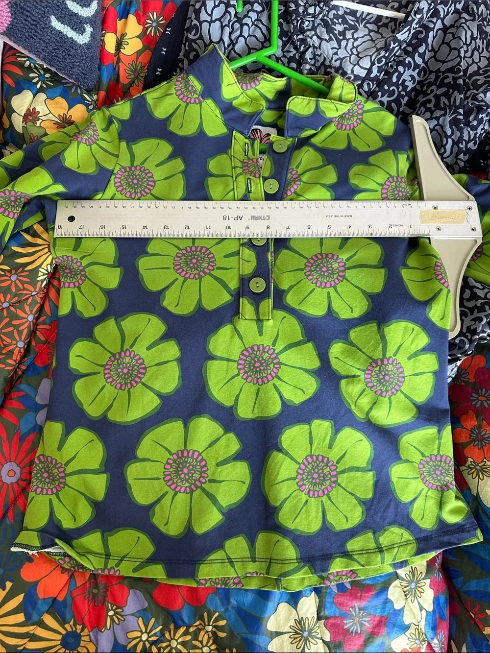 Lesley Evers Kimmie top. Half placket. - Picture 2 of 3